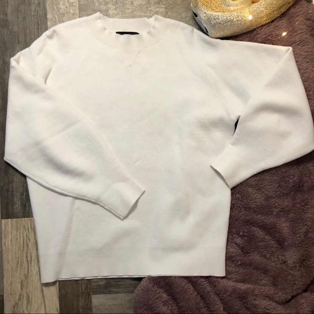 Banana Republic whit crew neck sweater size M